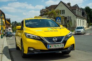 Elektronisches Green Taxi von Taxi40100