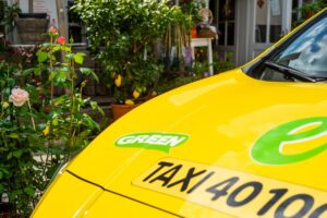 Elektronisches Green Taxi von Taxi40100