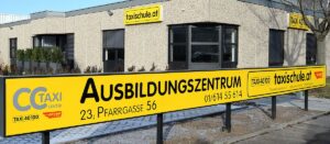 Schild des Ausbildungszentrum taxischule.at