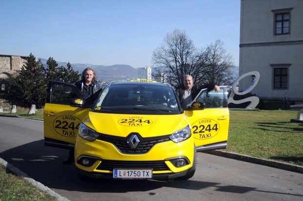 Neuhold und Petschenik im 2244 Taxi